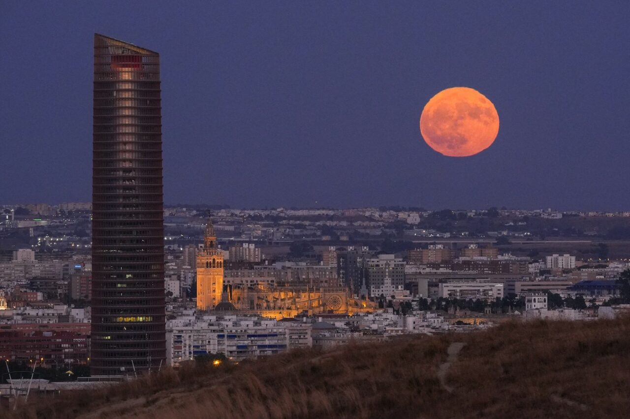 SUPERLUNA Castorului. Când va putea fi văzută în România
