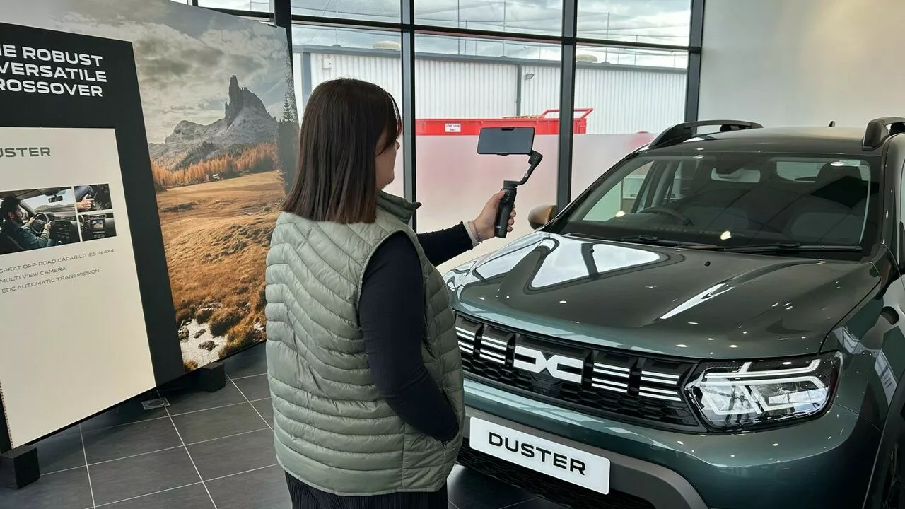 Angajații guvernului vizați de restructurări contraatacă: „Cancelaria premierului Bolojan fentează legea și cumpără 17 automobile”