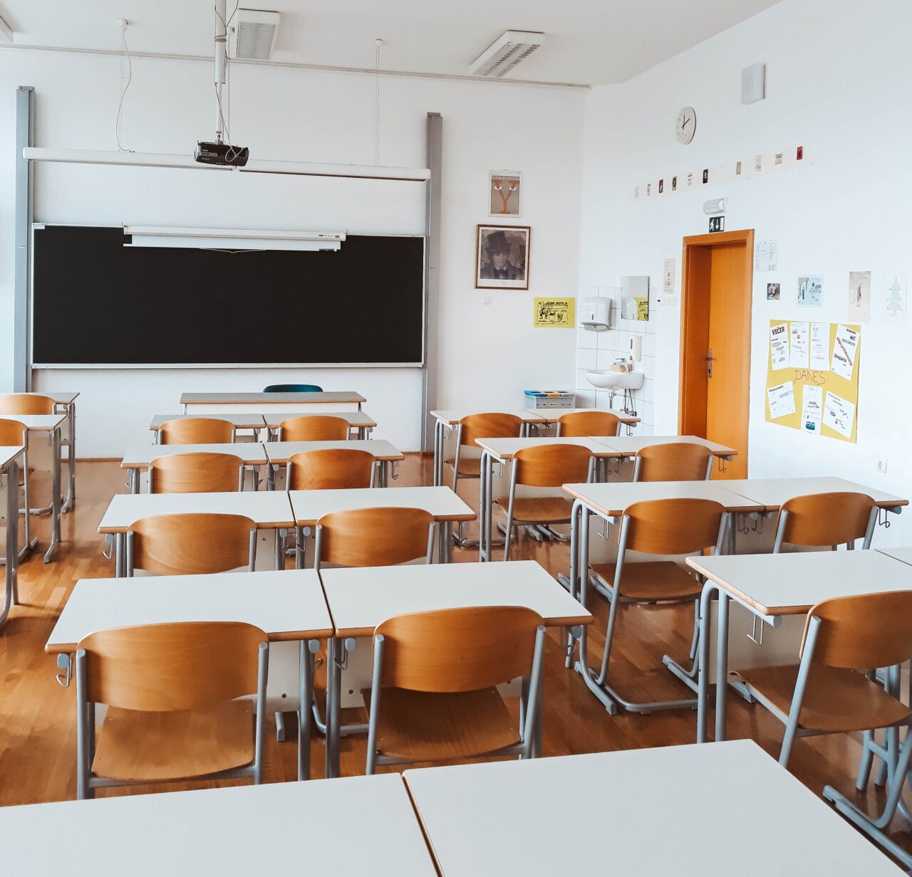 Învățătoarea care a devenit virală. Le-a cerut elevilor chirie, cum au primit cei mici ideea tinerei