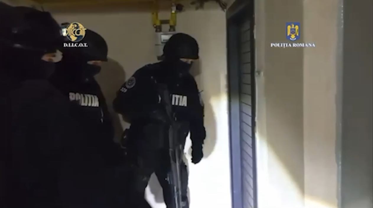 Operațiunea „Ziua Z”. Peste 200 de percheziții la nivel național. 250 de persoane, căutate într-un dosar de trafic de persoane și droguri