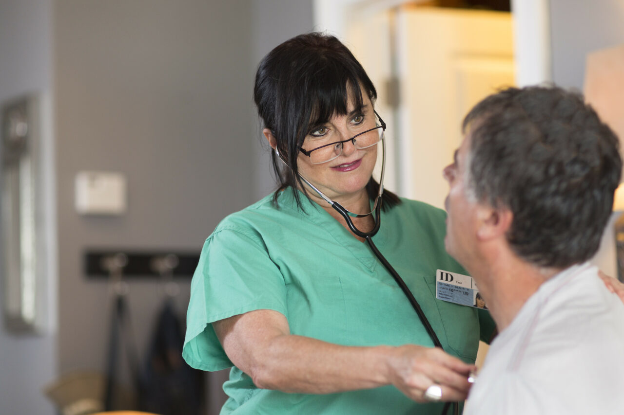 O badantă din Italia moștenește trei milioane de euro de la un bătrân, deși lucra de numai 20 de zile pentru el