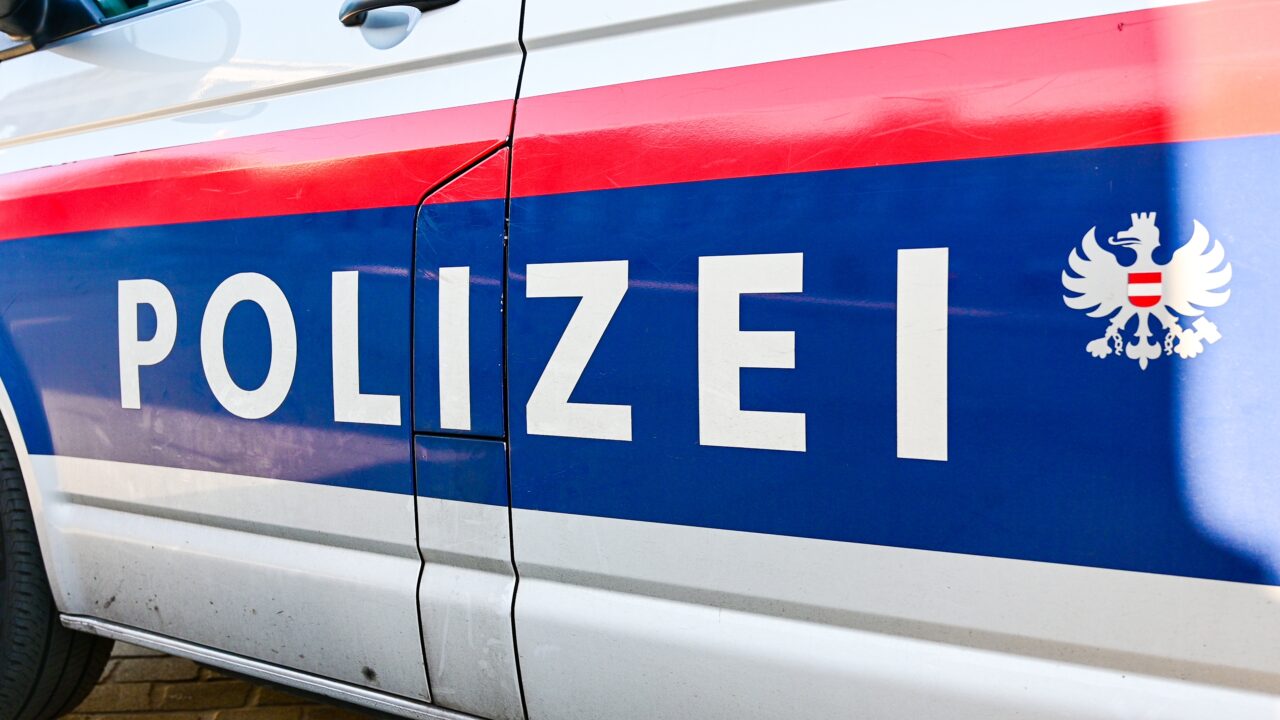 Doi români din Austria au fugit cu seiful furat pe pârtia de schi. Hoții voiau să ajungă cu el la mașină