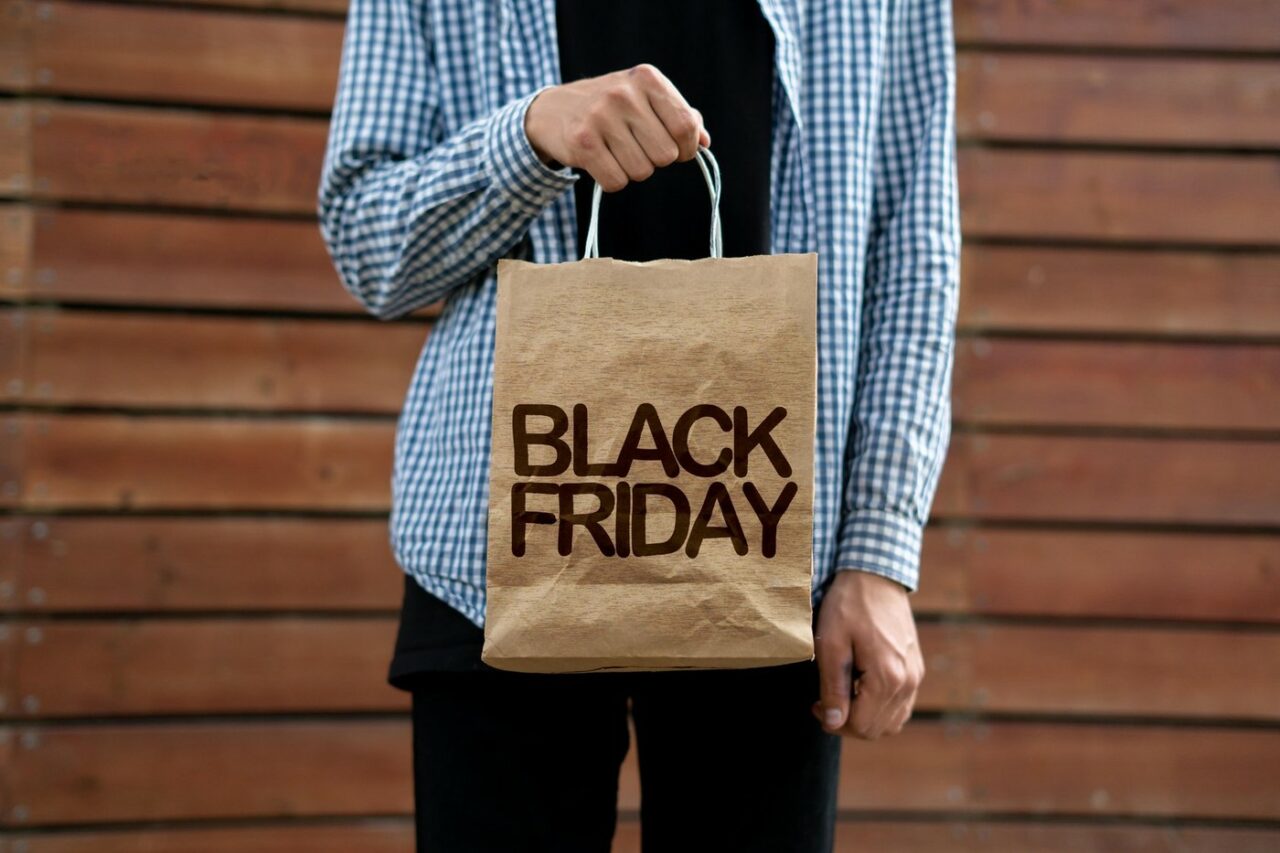 Black Friday 2025. Retailerii au început deja pregătirile. Iată ce trucuri trebuie să știe orice român