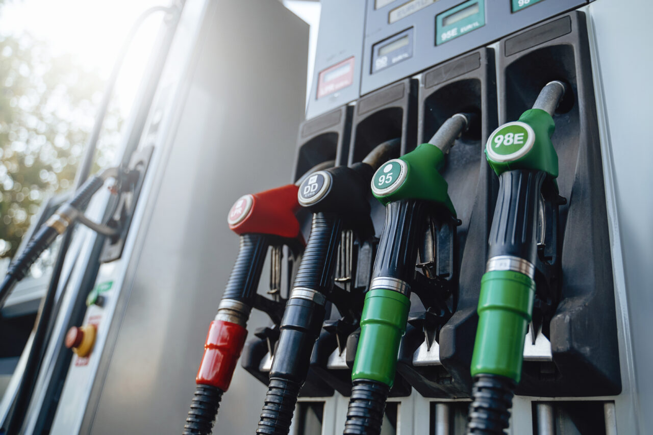 Decizie drastică în Serbia pe fondul exploziei prețurilor la carburanți. Accizele la benzină și motorină, tăiate cu 60%. România, nicio decizie