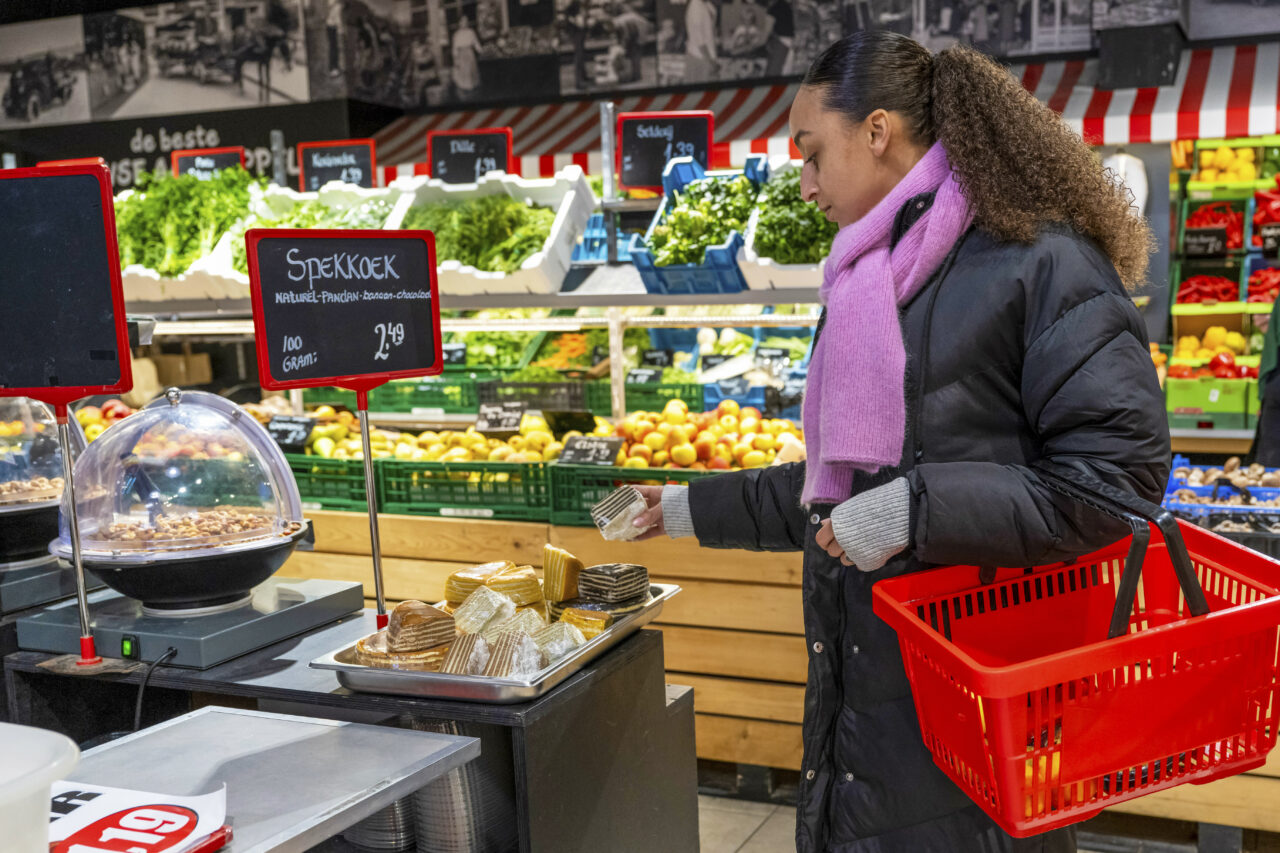 Progarmul magazinelor din Europa. Cu ce se ocupă vesticii în week-end spre deosebire de români