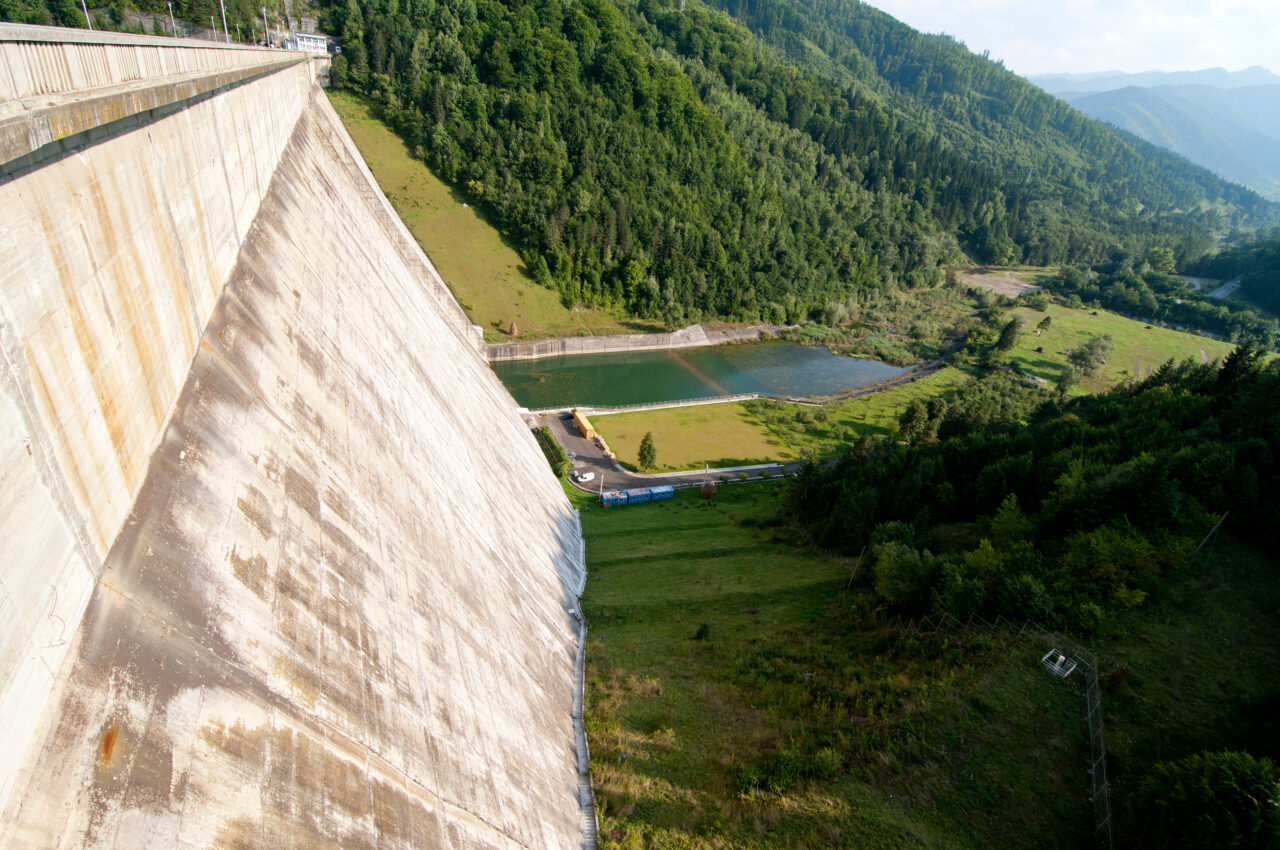 Raport devastator al Curţii de Conturi despre barajele din România: „Nu au autorizație. Stare accentuată de degradare, abandonate sau cu probleme”