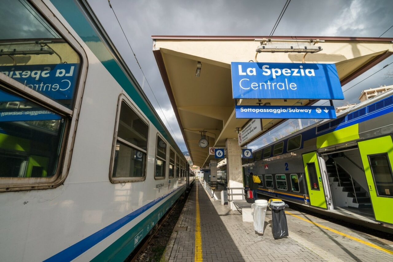 Călătoria de neuitat cu trenul care costă doar 15 euro. Traseul trece prin cinci sate