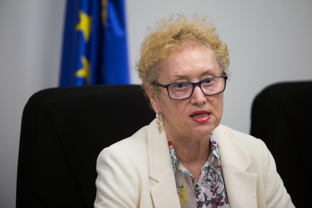 Avocatul Poporului se pregăteşte să atace la CCR ordonanţa pe reforma administraţiei