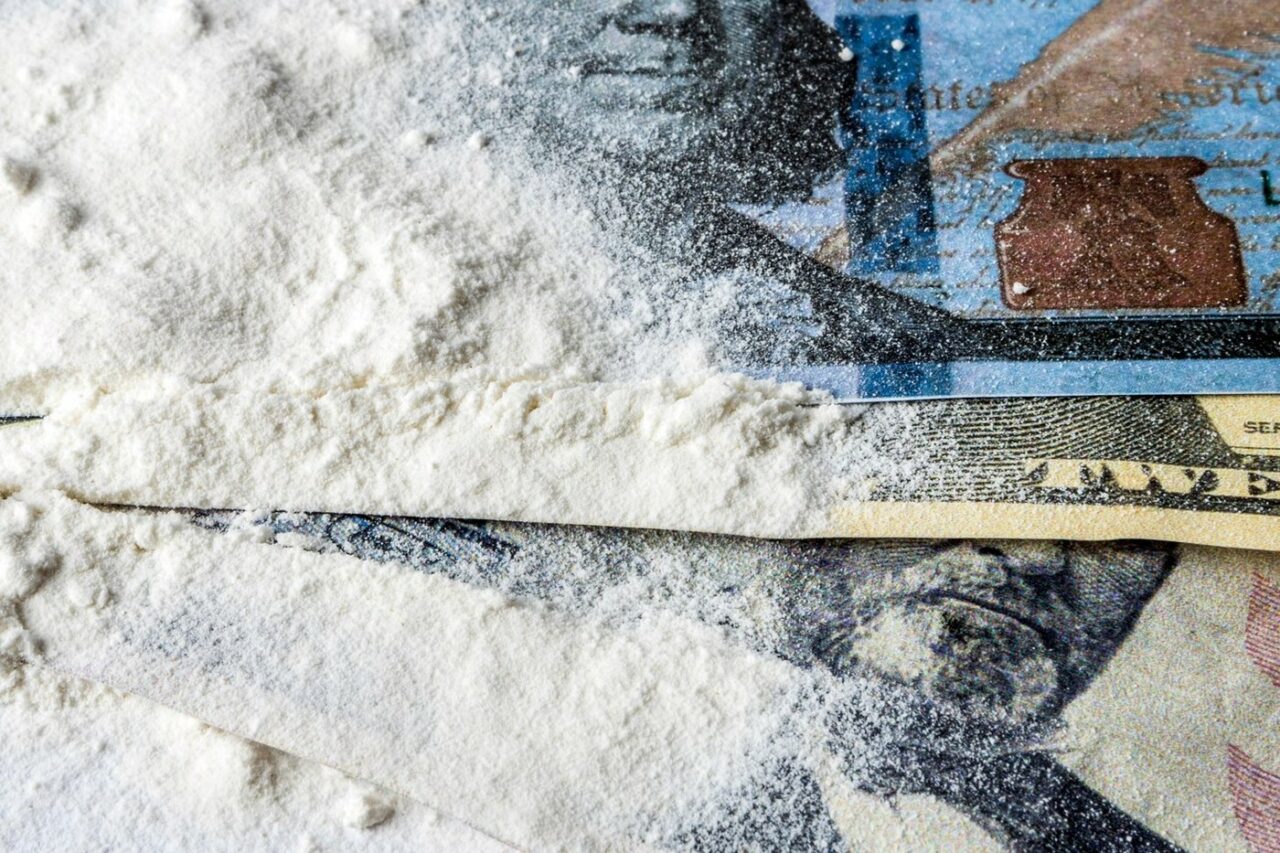 Cocaina s-a ieftinit în lume din cauza încetării războiului civil din Columbia. Trump a declarat că ar bombarda cu mândrie toate fabricile de cocaină