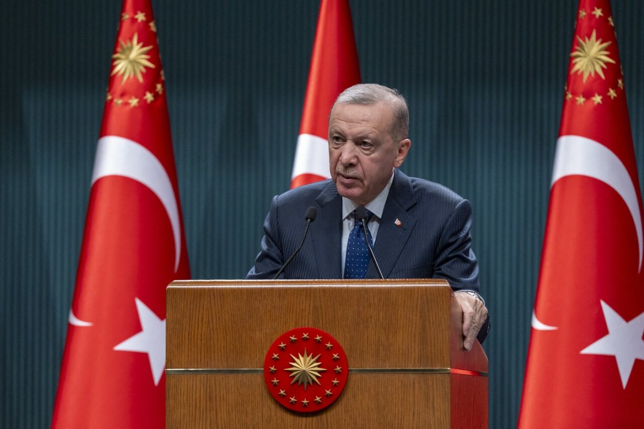 Erdogan anunță restricții dure pentru arme după atacurile sângeroase din școlile din Turcia