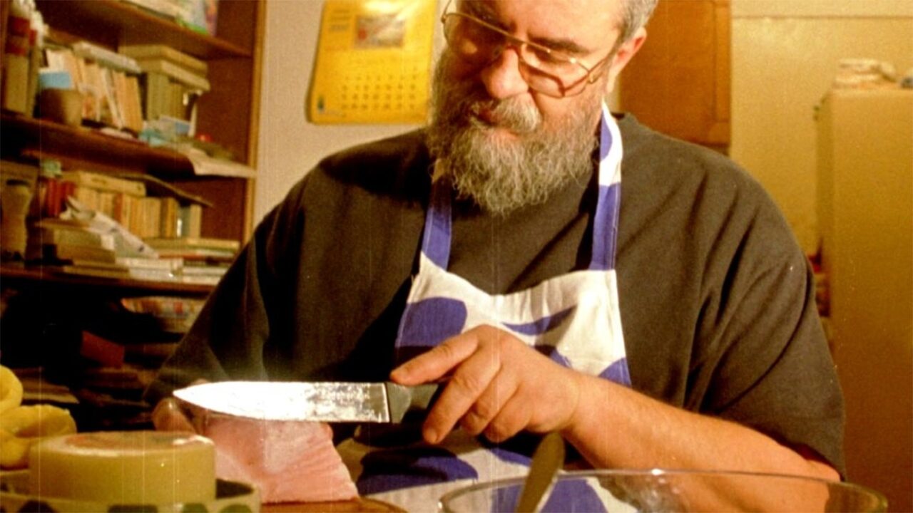 Rețeta de ciorba acră de perișoare, pe care o prepara regretatul bucătar Radu Anton Roman. E numai bună pentru mahmureala de după Revelion