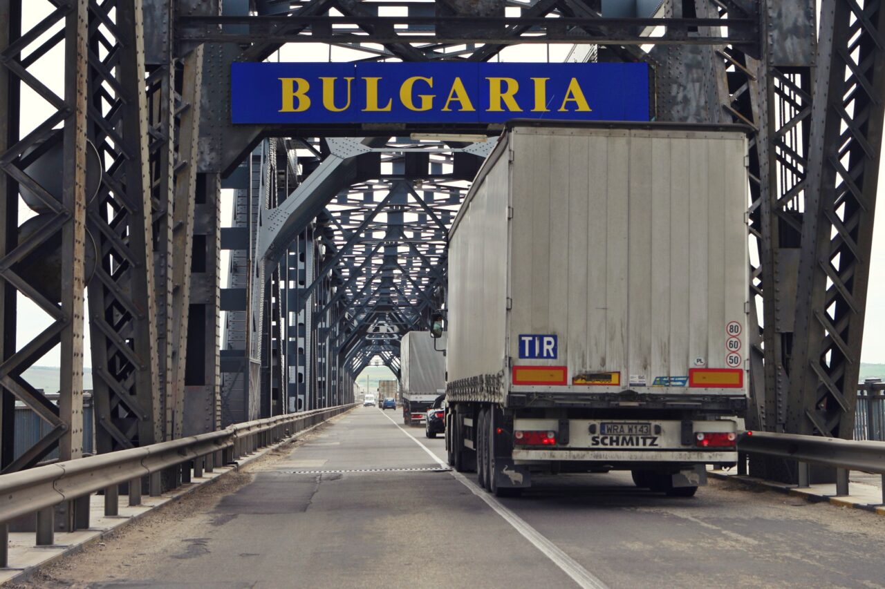 Circulaţia pe Podul Prieteniei Giurgiu-Ruse, suspendată de marţi până miercuri