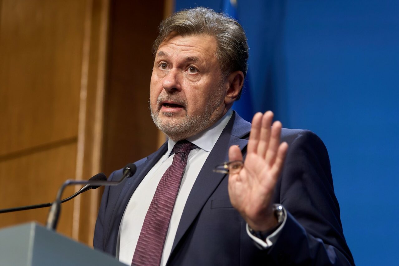 Prima reacție a lui Alexandru Rafila, ministrul Sănătății care a blocat achizițiile de vaccinuri. Pfizer a mers în instanță, Moderna a renunțat