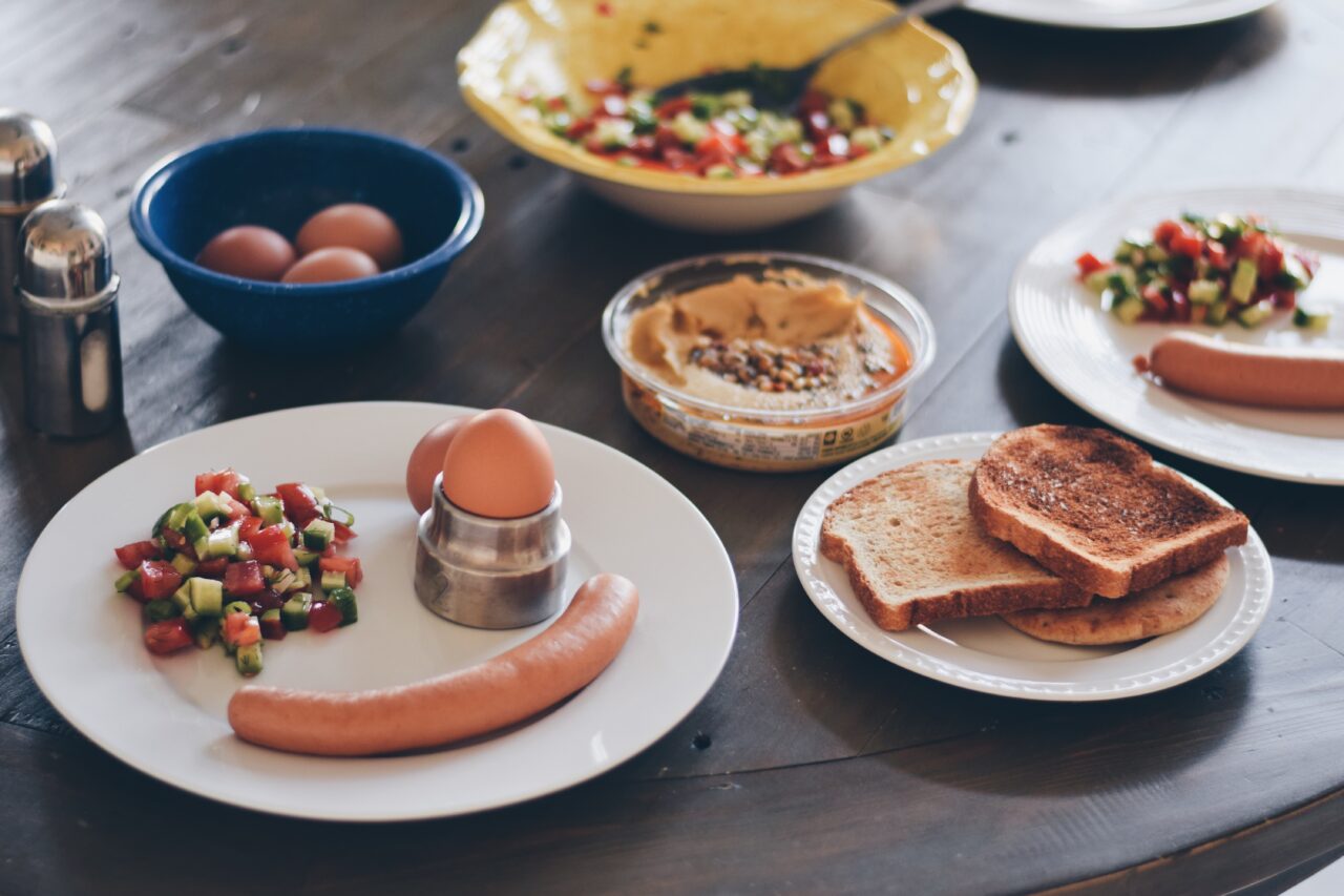 STUDIU. Starea de sănătate, influențată de ora la care este servit micul dejun