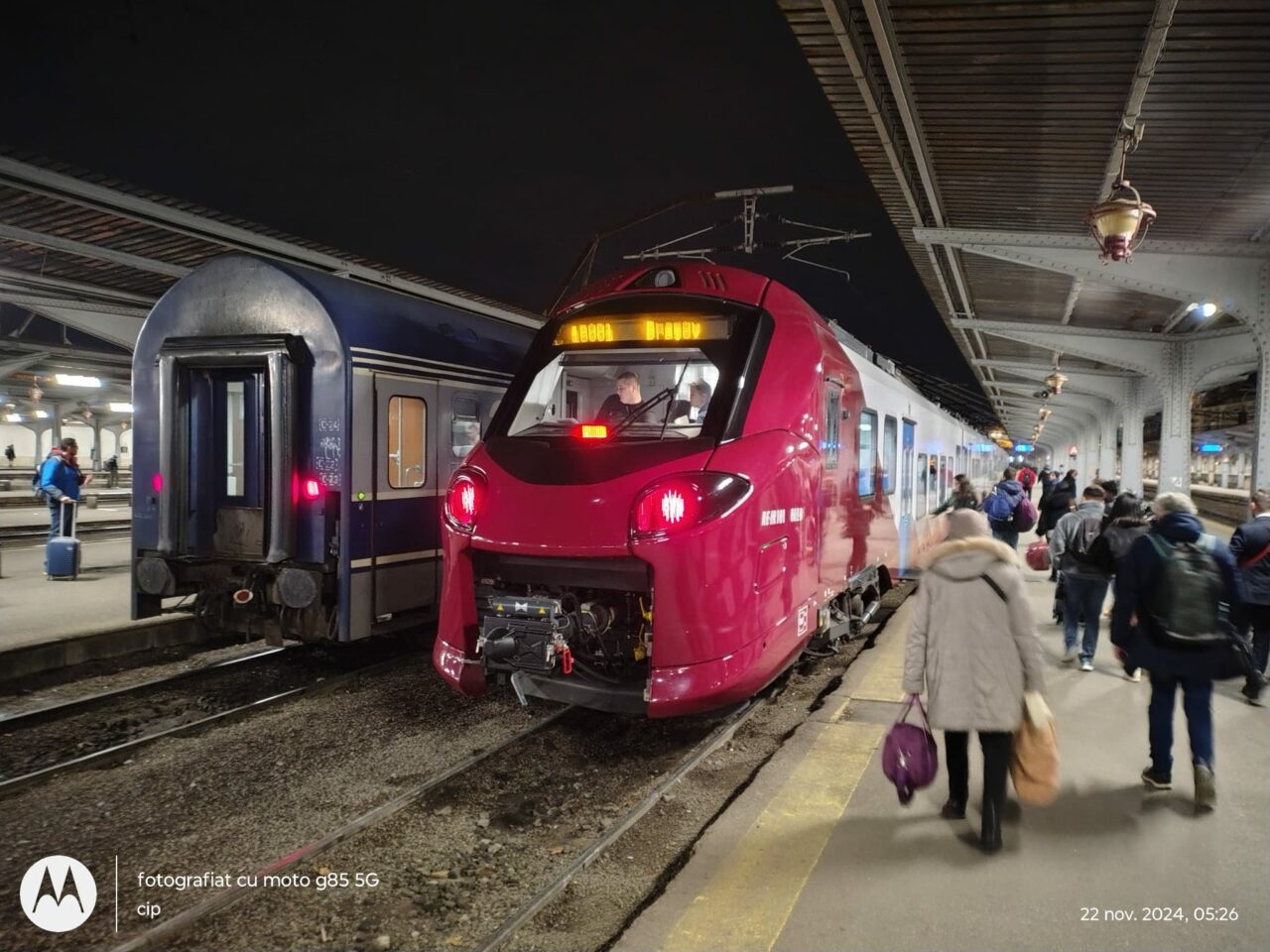 Trafic feroviar în haos, după ce o șină s-a rupt în zona Roșiorii de Vede. Trei trenuri, oprite în staţii