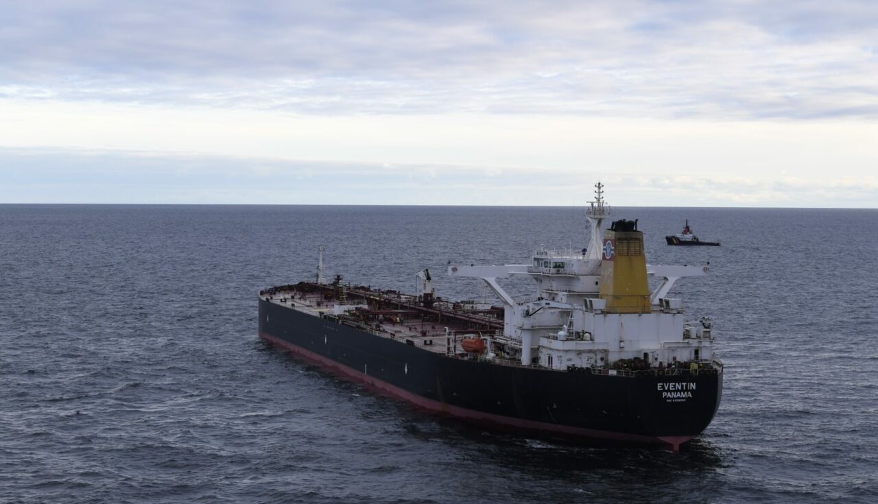 Marea Britanie a autorizat interceptarea navelor din „flota fantomă” rusă care intră în apele sale. Mesaj direct pentru Kremlin