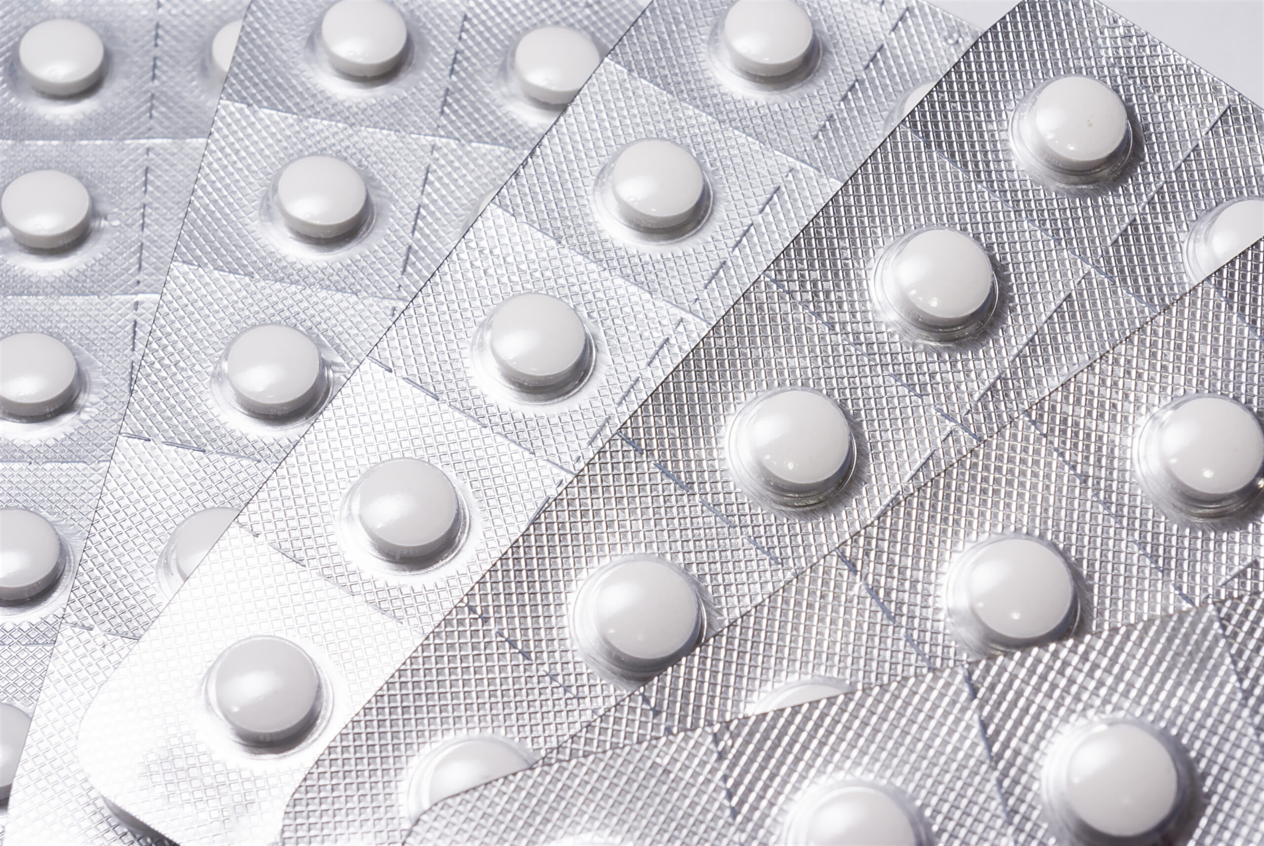 Consiliul Concurenței a amendat o companie producătoare de medicamente. Pastilele erau vândute la suprapreț, în România