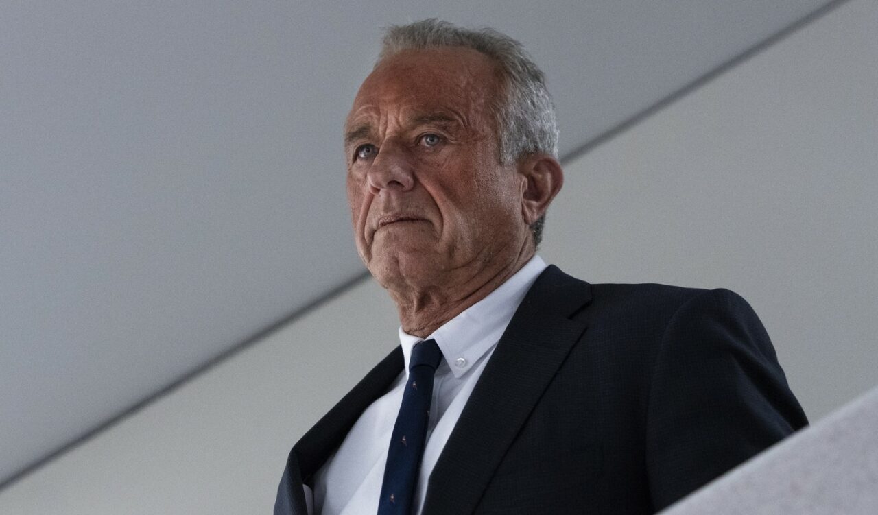 Un comitet ales de Robert F. Kennedy Jr. a votat pentru renunțarea la recomandarea vaccinării copiilor americani împotriva hepatitei B de la naștere