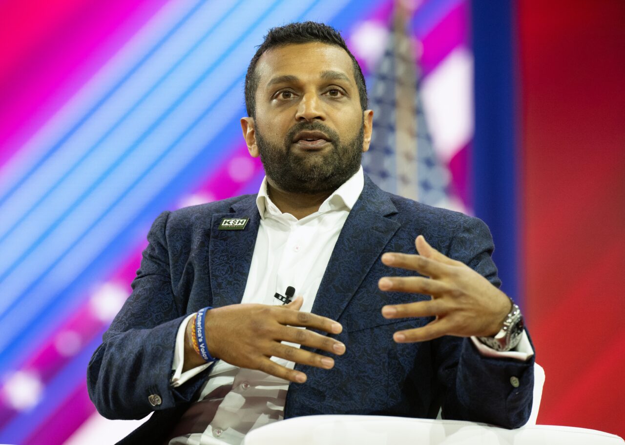 Șeful FBI dă în judecată publicația The Atlantic pentru defăimare și cere daune de 250 milioane $. Jurnaliștii: „Susținem fiecare cuvânt din articol”