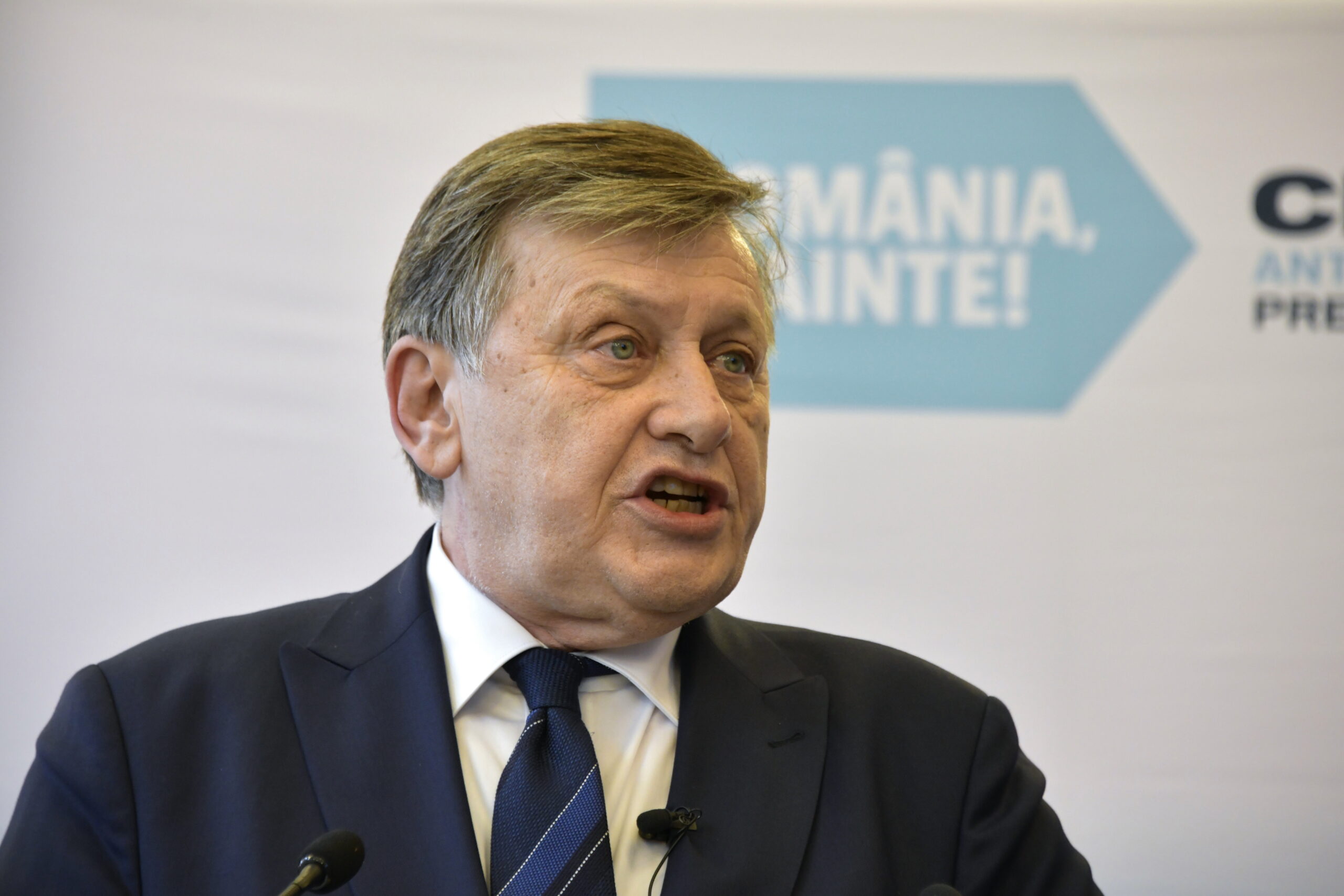 Prima analiză a lui Crin Antonescu după căderea Guvernului: „Bolojan e un om politic destul de viclean”
