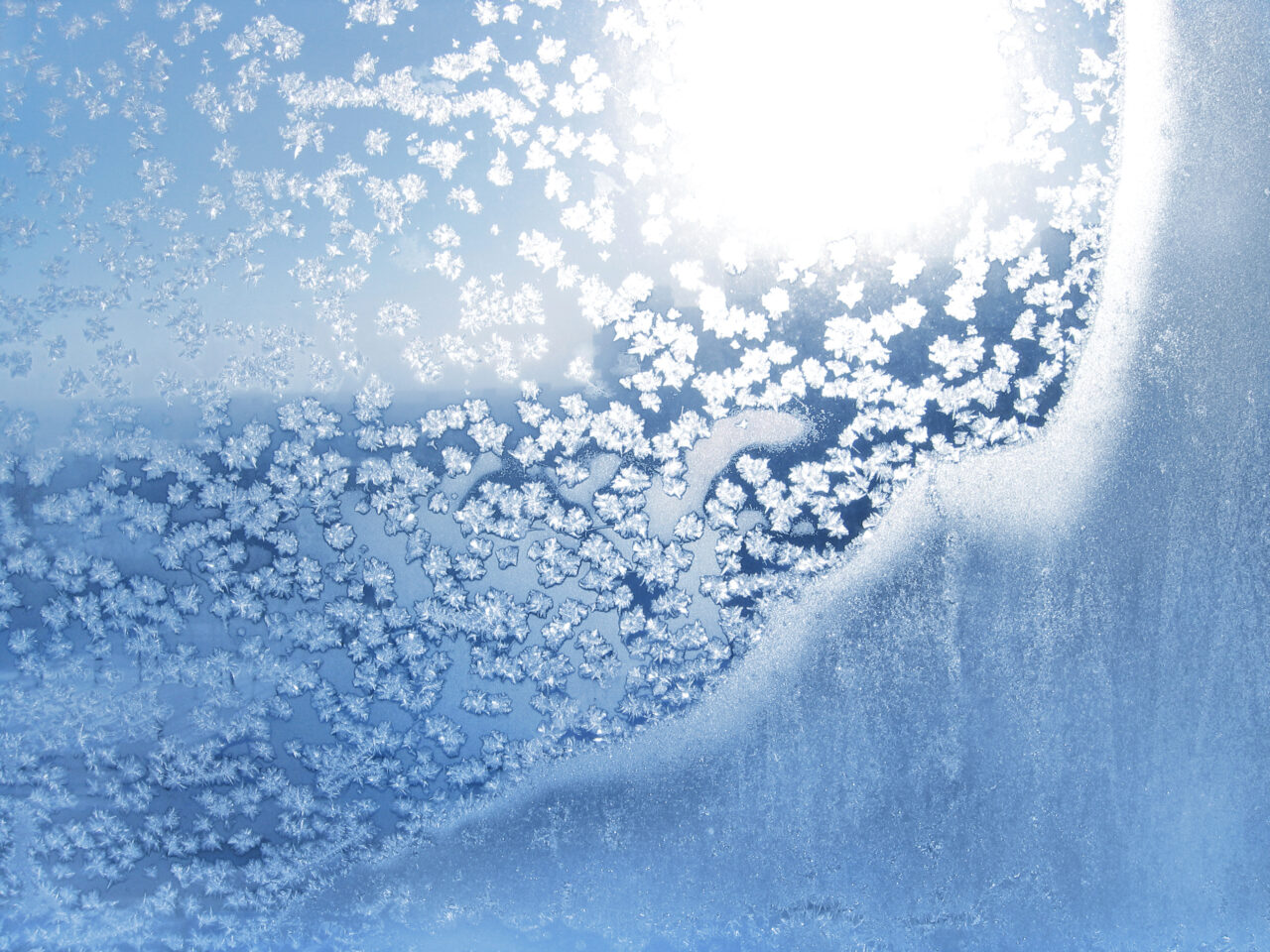 Meteorologii anunță lapoviţă şi NINSOARE la munte, cu zile geroase în weekend și săptămâna viitoare. Cum va fi vremea în București