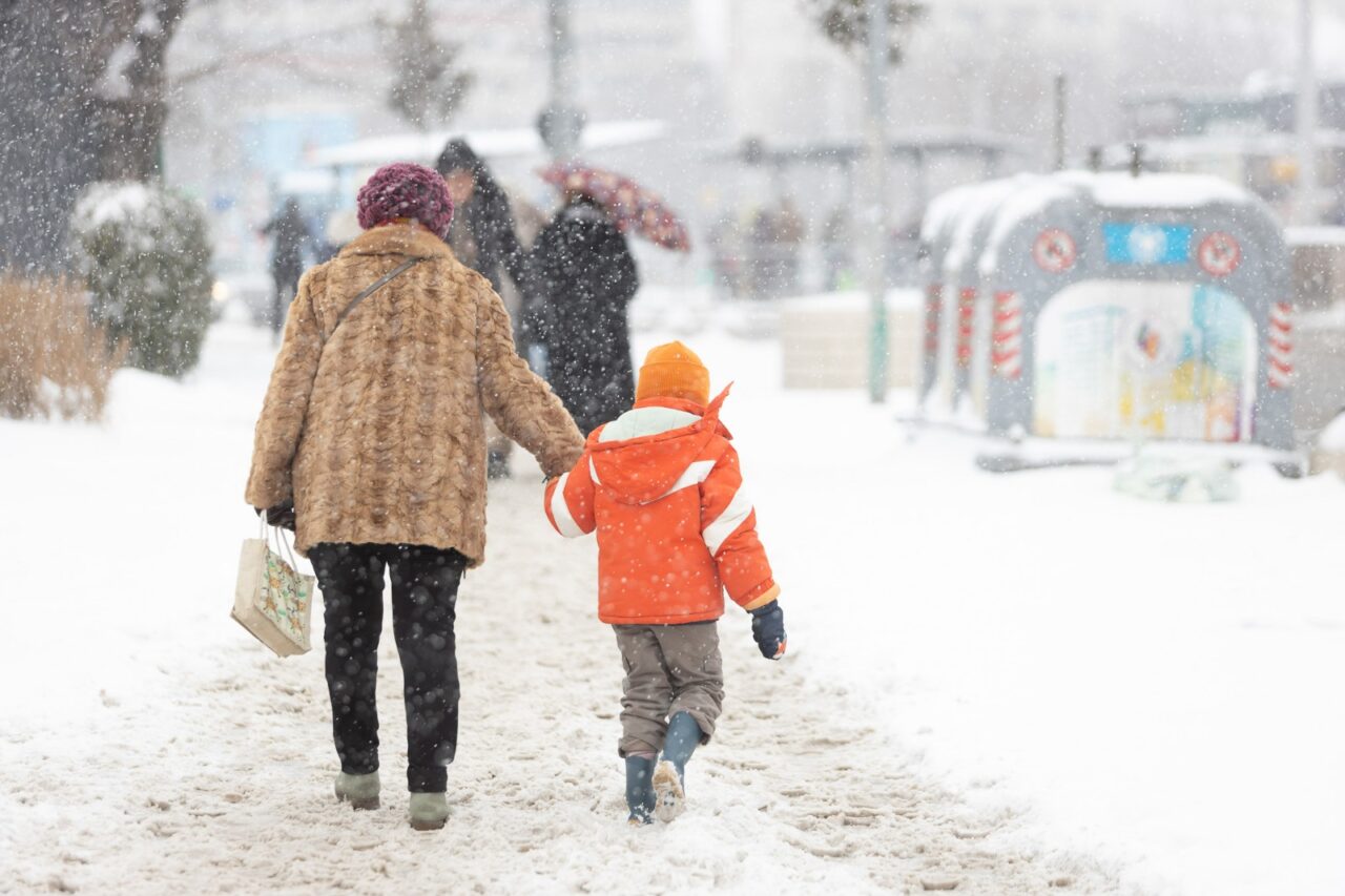 Ciclonul Adel lovește România, anunță meteorologii. Temperaturile scad brusc și vin ninsorile