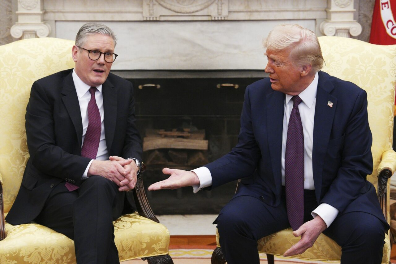 Trump nu-și cere scuze pentru discreditarea aliaților NATO, dar recunoaște contribuția armatei britanice în războiul din Afganistan: „Vă iubim”