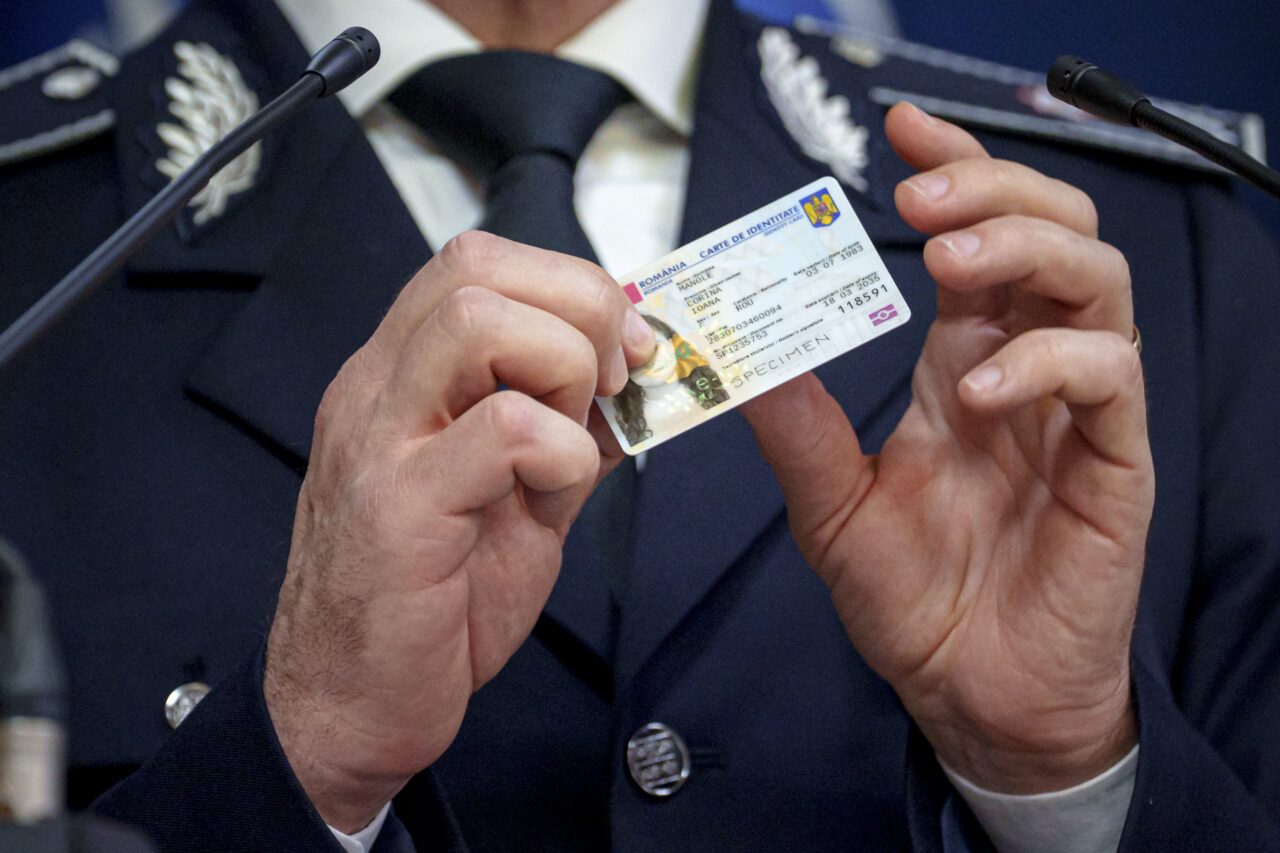 Modificare importantă anunțată de vicepremierul Oana Gheorghiu. Cărțile de identitate electronice se schimbă, cum vor fi afectați românii