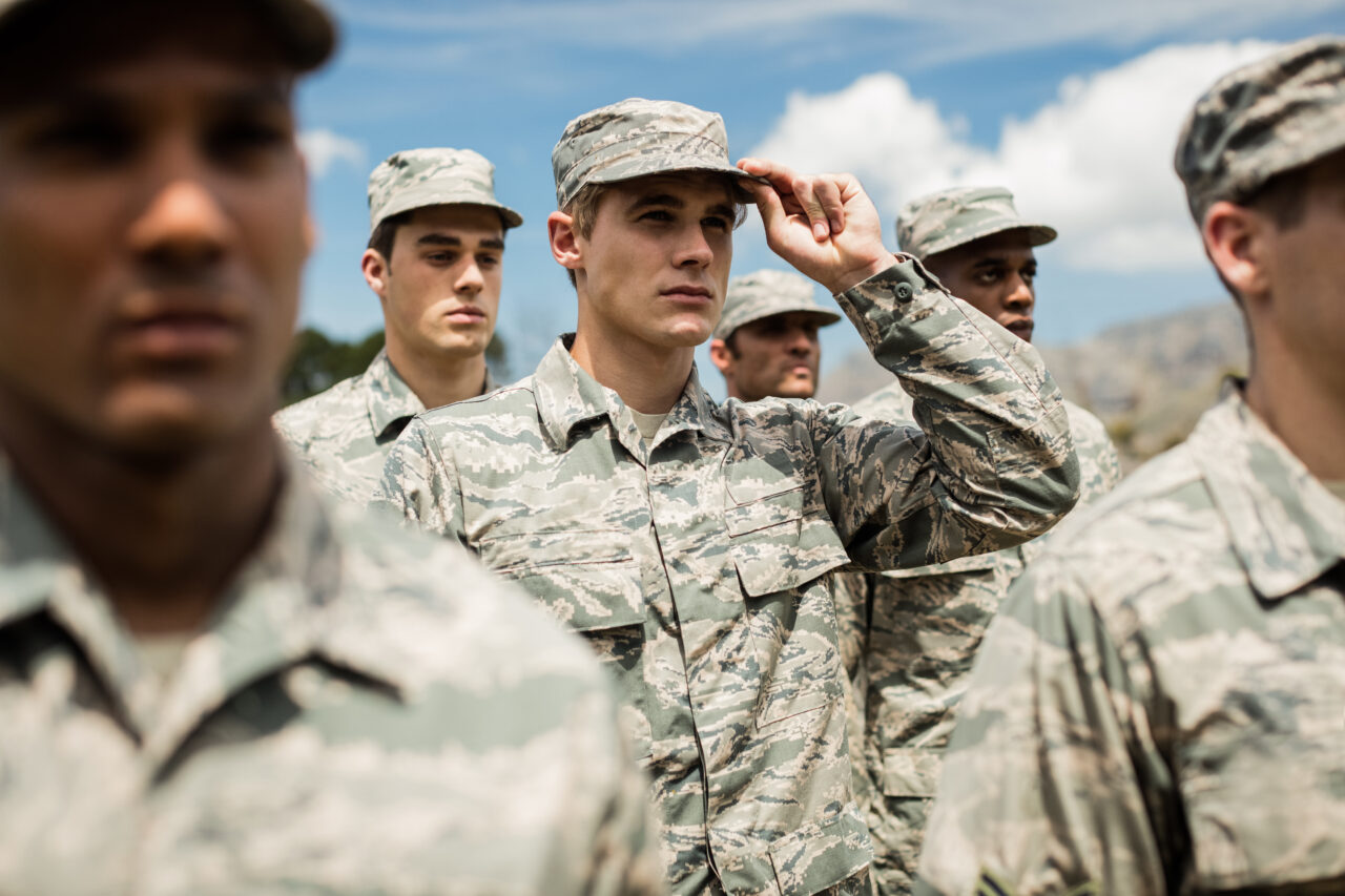 Condițiile de înscriere pentru stagiul militar voluntar. Care sunt beneficiile, dar și plata