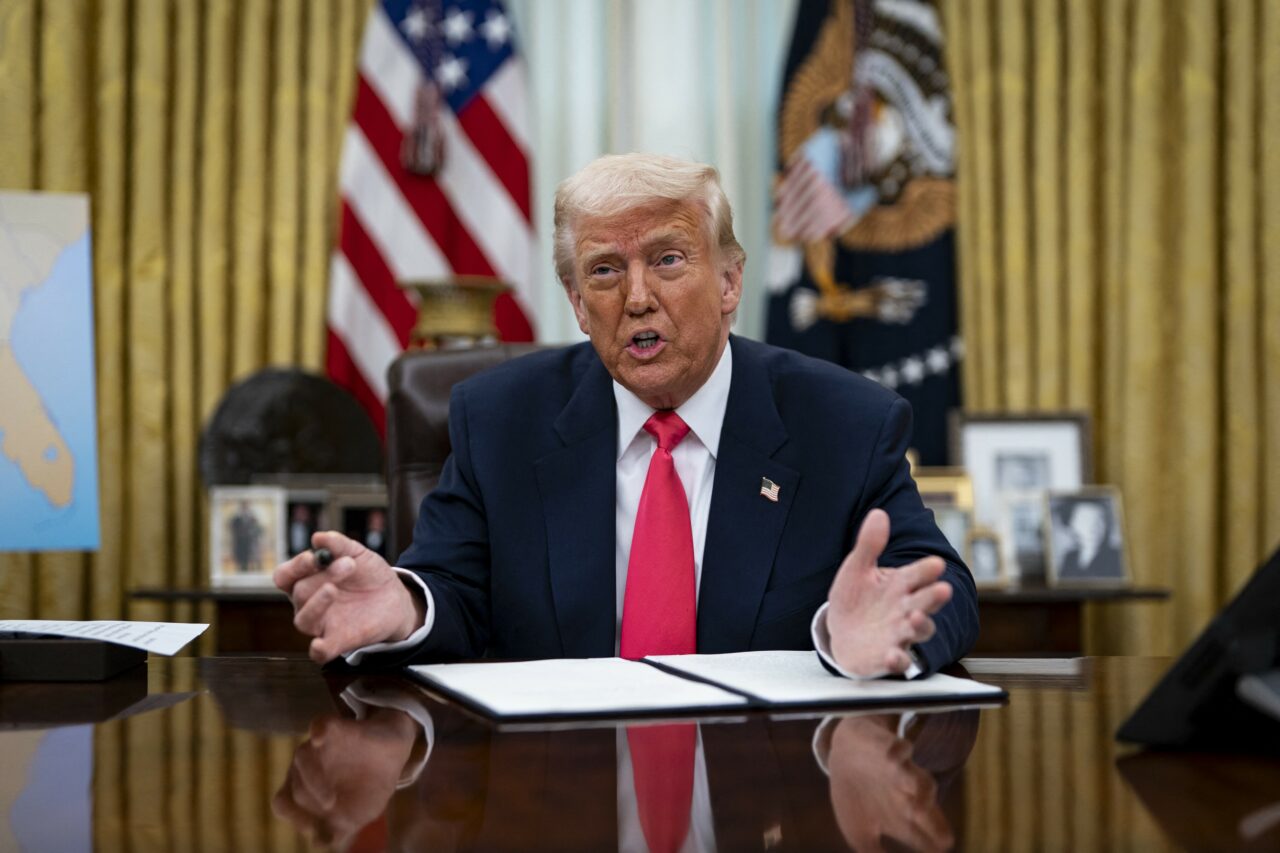 Trump critică decizia Curții Supreme privind anularea tarifelor în discursul de la Starea Națiunii: „Țări care ne jupuiau plătesc acum milioane”