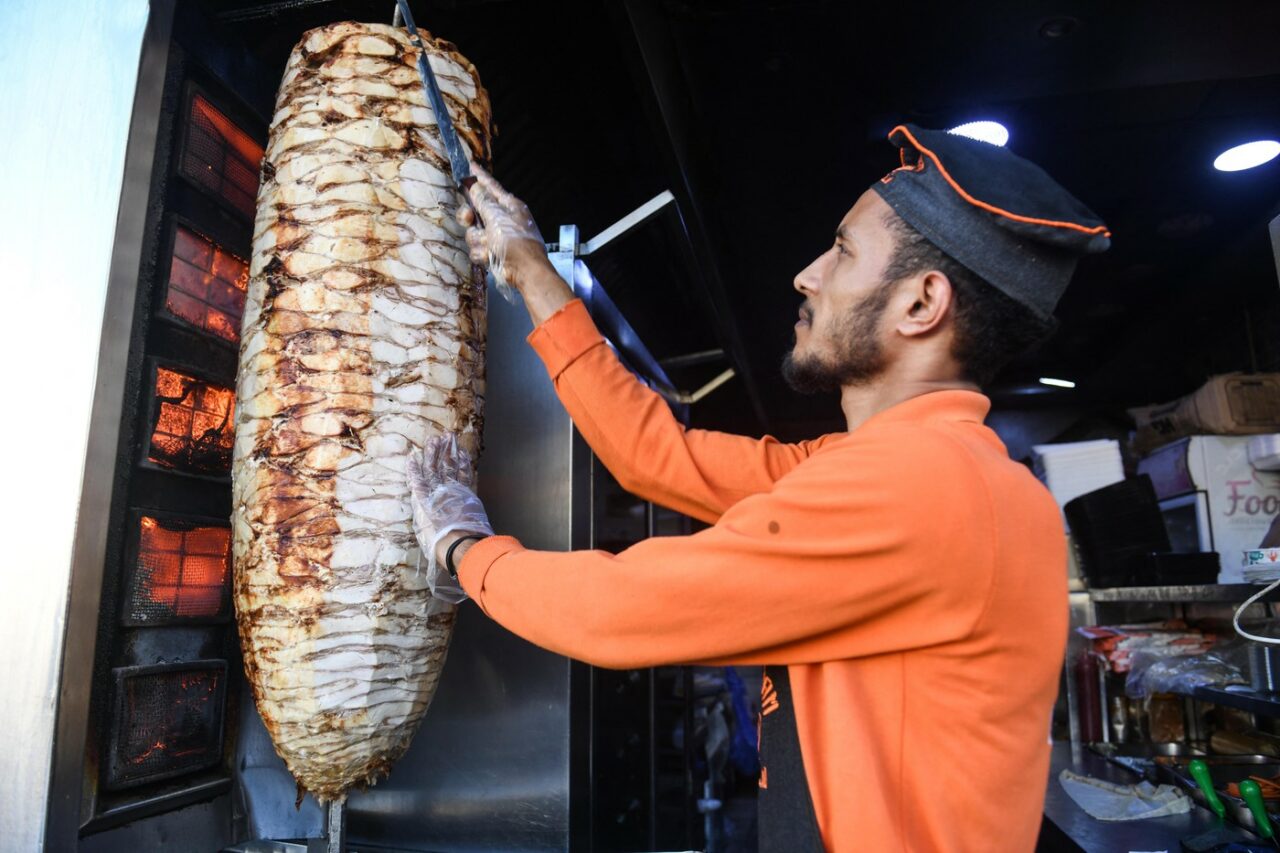 Orașul din România în care se comandă peste 10.000 de shaorma pe zi. „Și asta e doar așa, rotunjit. Cifra ar putea fi mai mare”