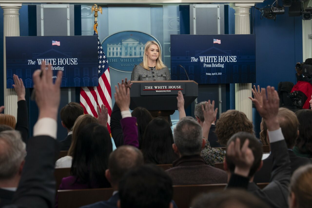 Trump minimalizează criza din Ormuz: sechestrarea a două nave de către Iran nu încalcă armistițiul: „Erau internaționale, nu americane sau israeliene”