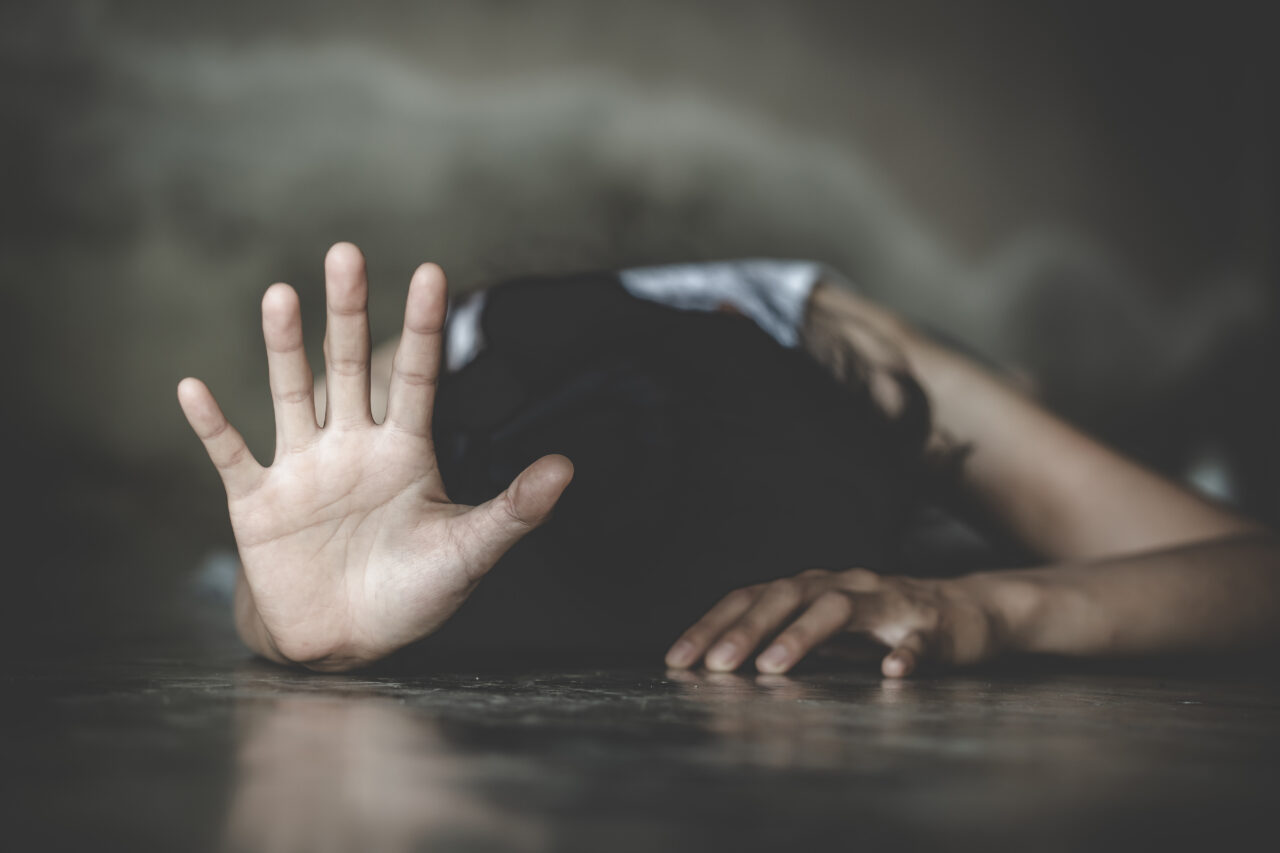 Droguri în școli. DIICOT face percheziții în trei județe, într-un dosar de distribuție de stupefiante elevilor de 15 ani