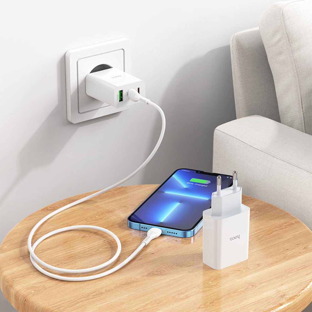 Este bine sau nu să-ți lași telefonul la încărcat peste noapte. Ce spun marii producători despre această practică mult răspândită