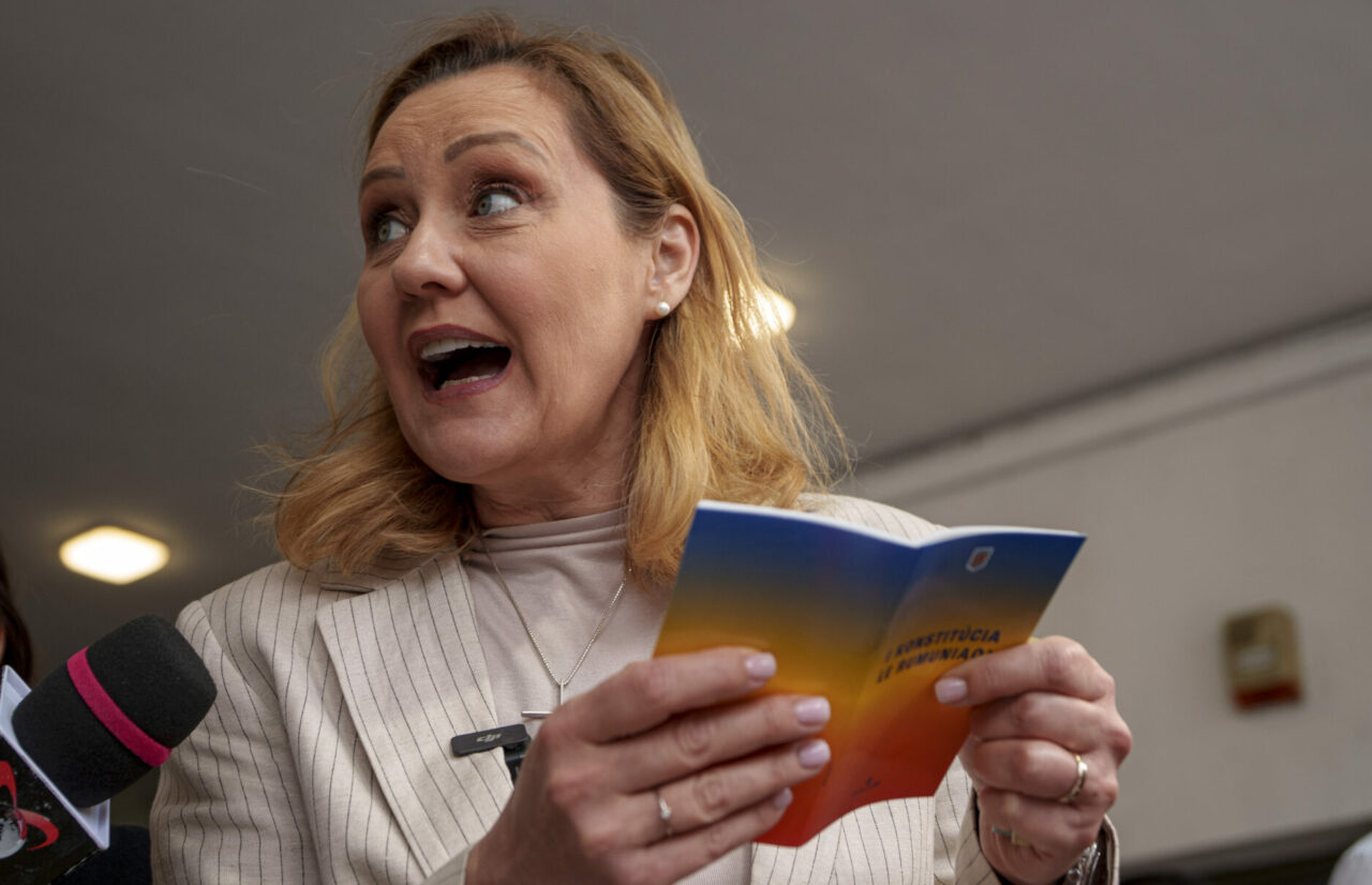 Lasconi îl critică pe Bolojan: Cea mai mare greșeală într-o societate CAPITALISTĂ este să tai investițiile. Măsurile de AUSTERITATE duc la DICTATURĂ