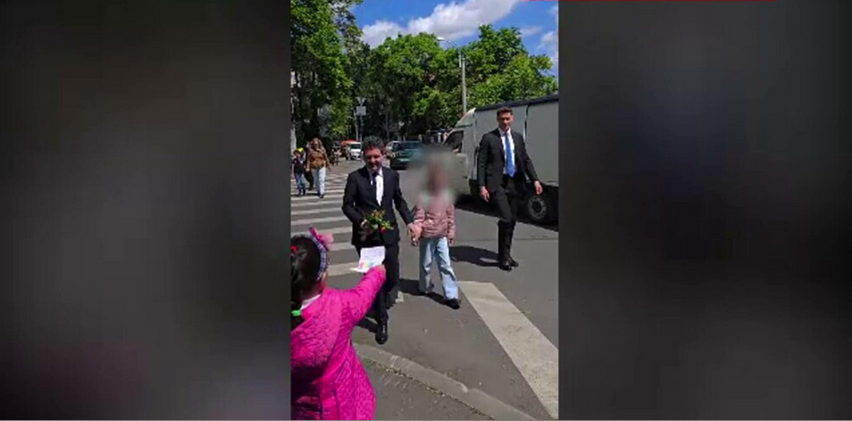 Nicușor Dan, NICIUN mesaj pentru profesorii greviști. Spune că pe 8 septembrie își duce fetița la școală, dacă nu va fi grevă
