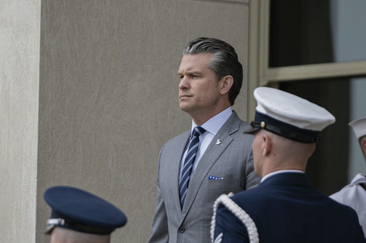 Pete Hegseth, secretarul Apărării, l-a DEMIS pe șeful de stat major într-o mișcare-surpriză la Pentagon