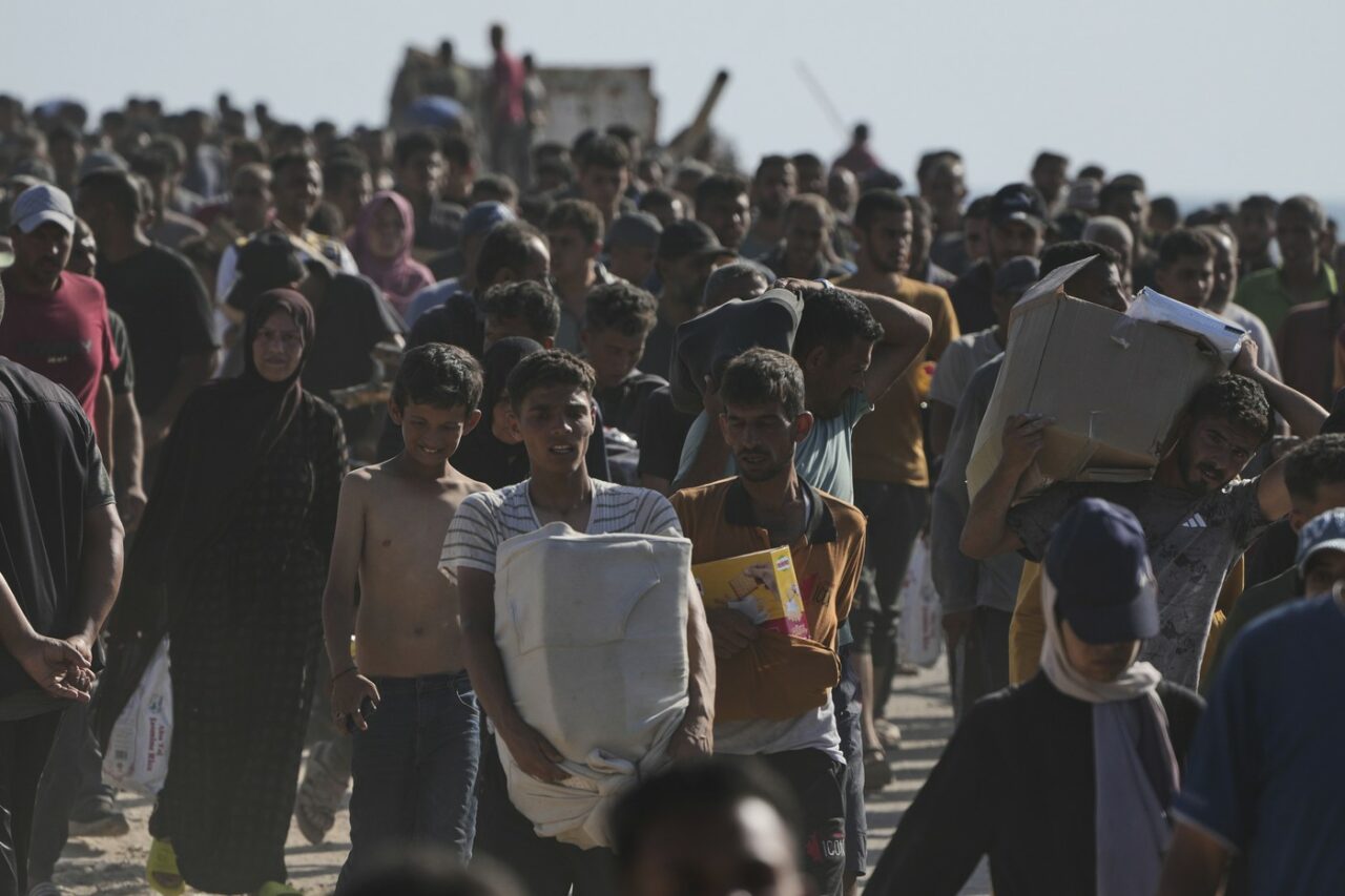 RĂZBOI în Orientul Mijlociu, ziua 681. Israelul pregătește relocarea palestinienilor în sudul Gazei