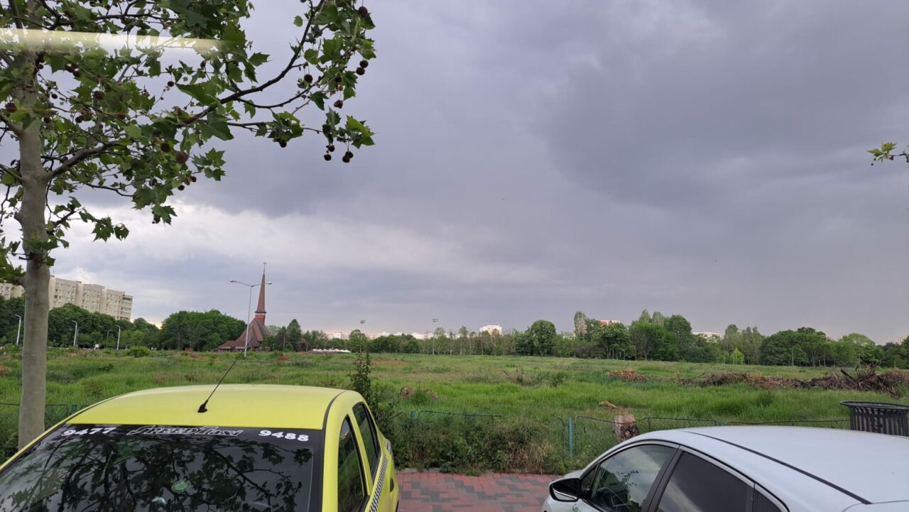 Meteorologii anunță o RĂCIRE a vremii, odată cu creșterea șanselor de ploaie, după jumătatea lunii august. Cum va fi vremea pe litoral