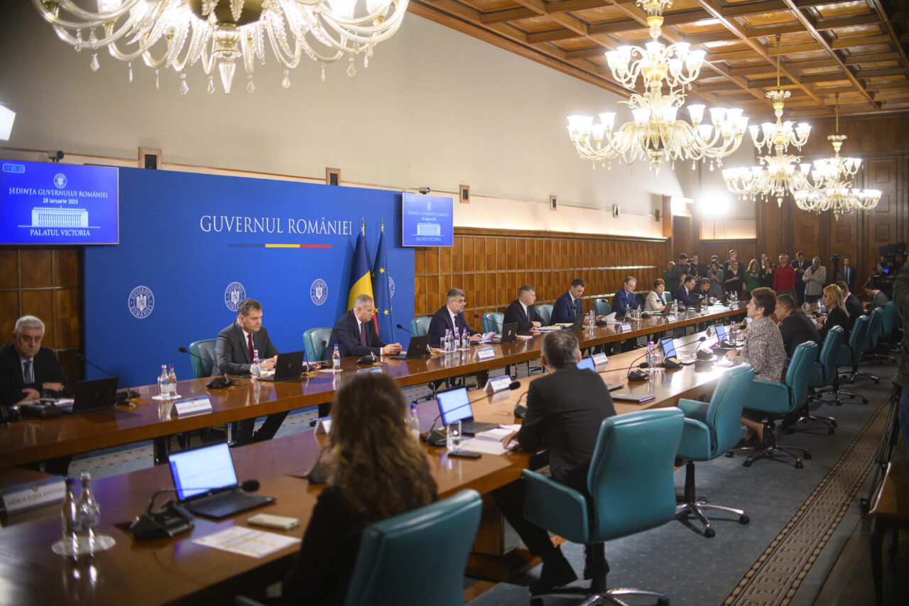 În plină austeritate, guvernul creşte salariile angajaţilor din companiile de stat. Care sunt condiţiile impuse