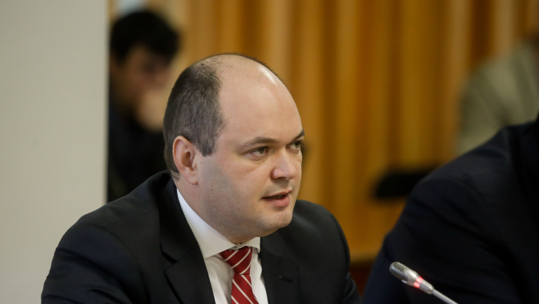 Economistul lui Bolojan avertizează că România intră într-o zonă economică complicată. „Era bine să nu fim dezarmați”