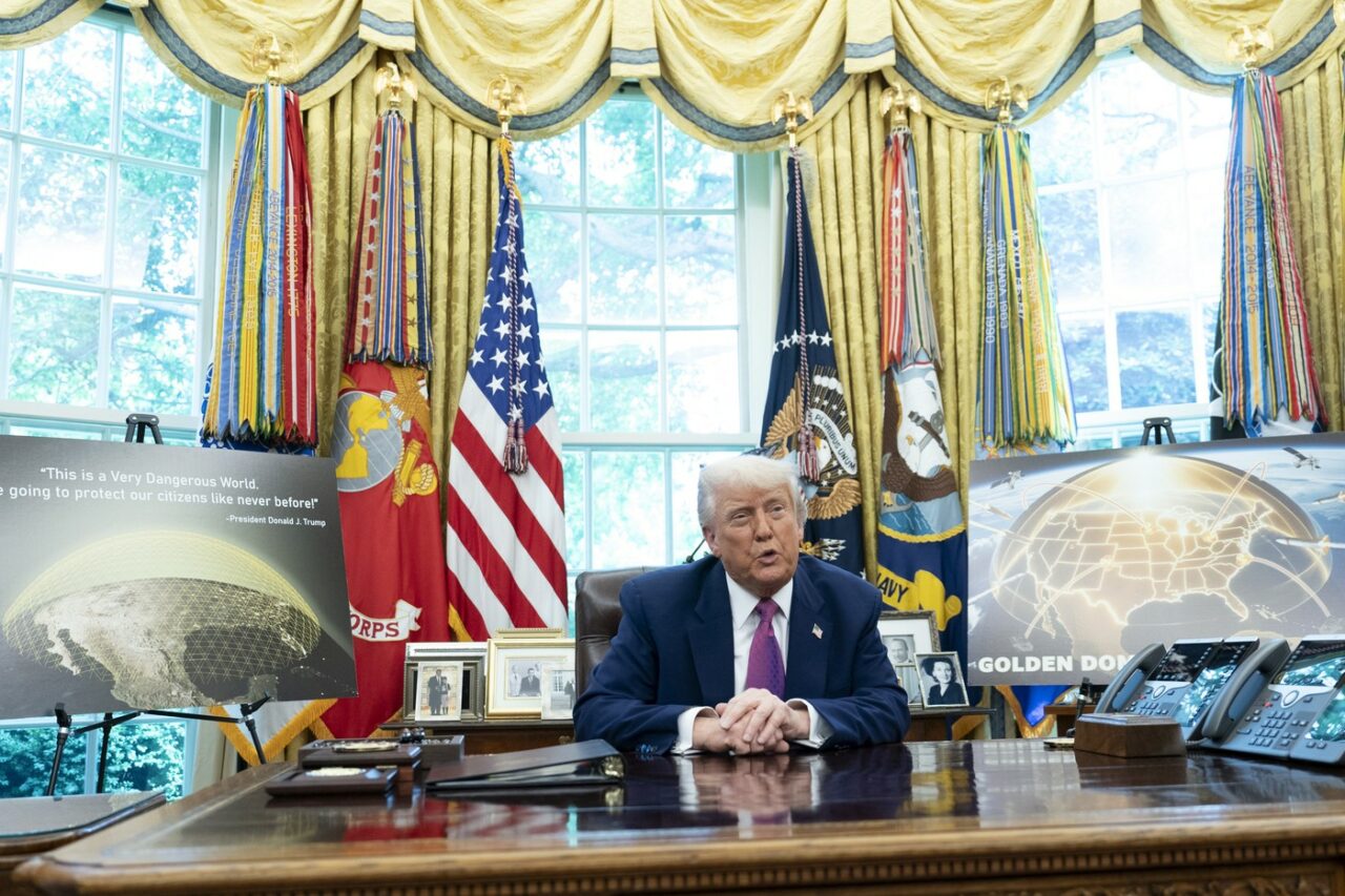 Ce a pățit bărbatul care a ars un STEAG al Americii, la Washington, lângă Casa Albă