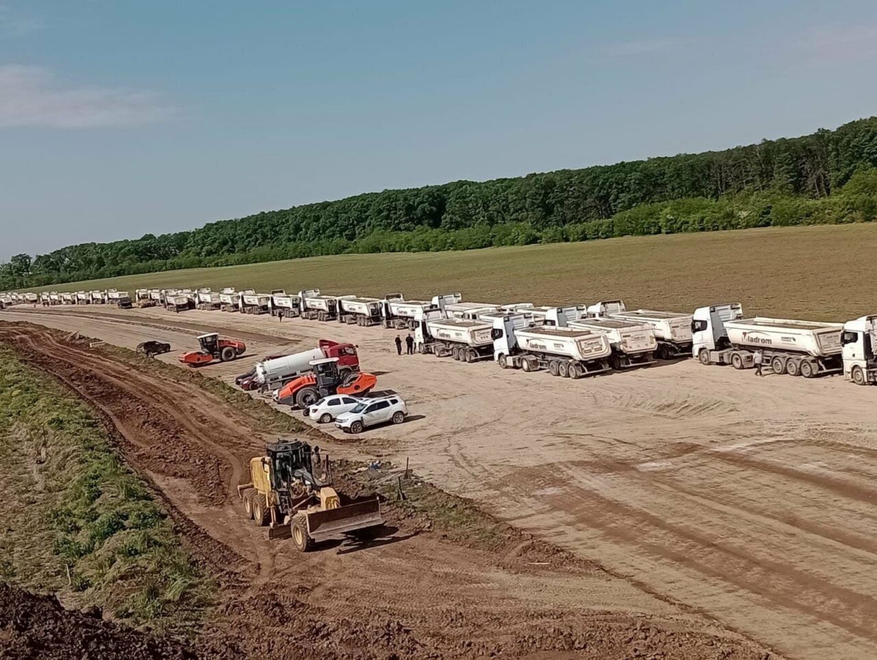 Orașul din Moldova care se transformă în așteptarea autostrăzii. Se fac investiții în centre comerciale, blocuri și chiar un parc industrial