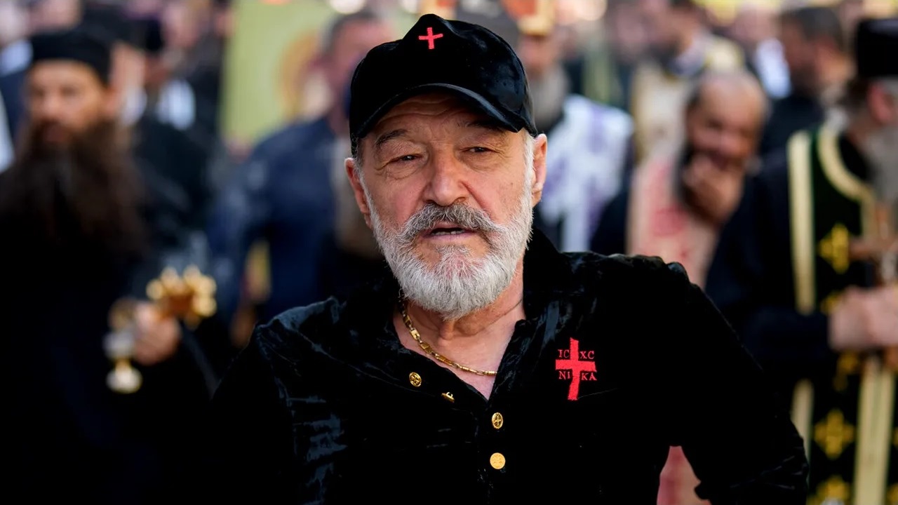 Gigi Becali a dat 700.000 de euro unei chilii de la Muntele Athos, dar a luat foc când a aflat ce se întâmpla acolo, de fapt, în lipsa sa