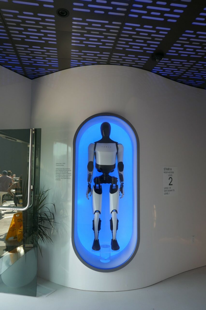 Bun venit într-o lume post-umană: vastul anonimat al centrelor de date