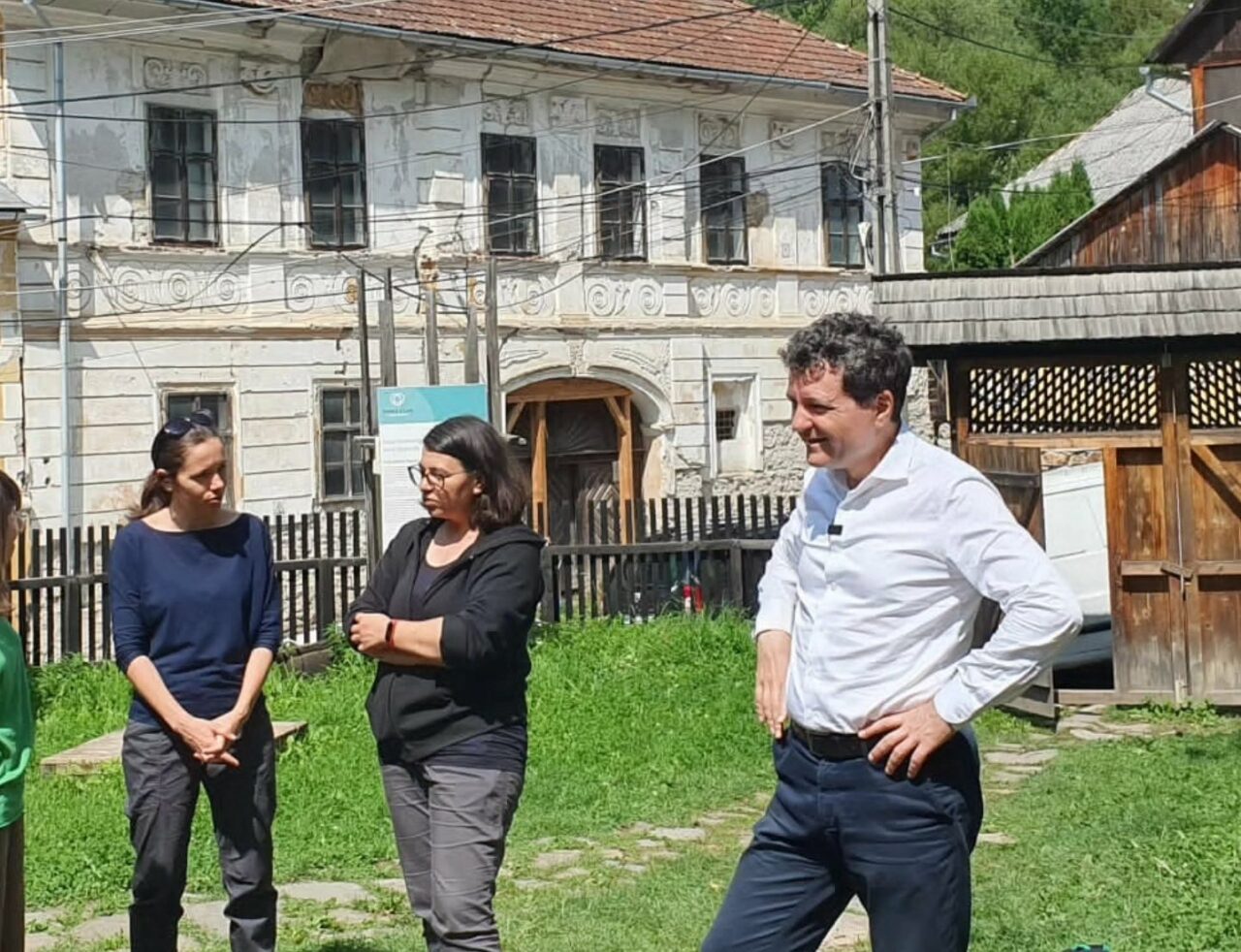 Președintele Nicușor Dan a mers cu familia la Roșia Montană. „VIZITĂ surpriză azi, în pauza de prânz!”