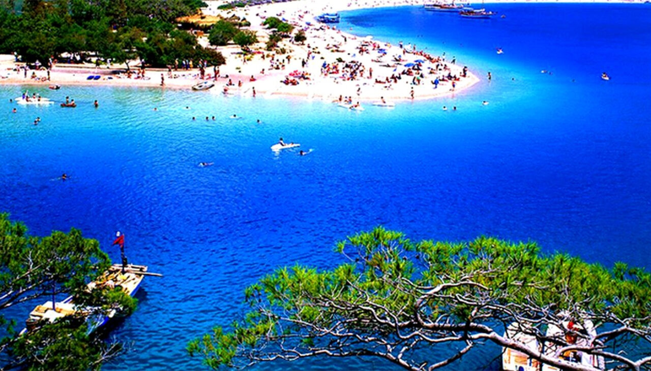 „Marea Mediterană” din mijlocul României. Locul de basm din țara noastră de care puțini turiști au auzit