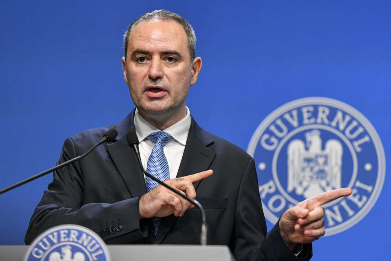 Scandalul salariului minim nu se mai termină. Ministrul Finanțelor spune că încă nu este momentul pentru creştere