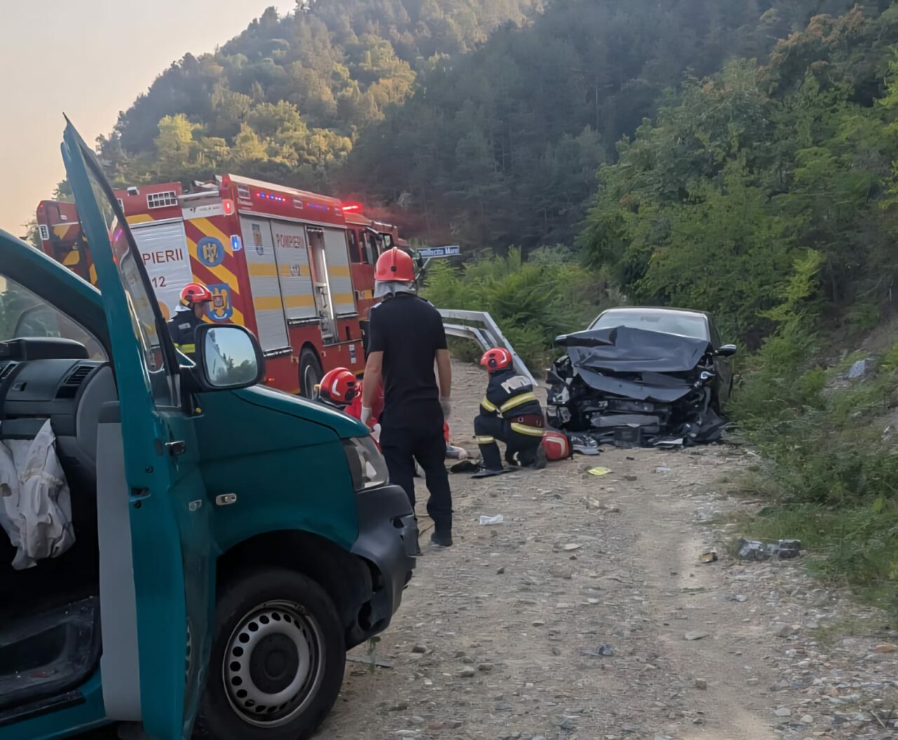 Grav accident rutier produs între un autoturism și o autospecială a Poliției de Frontieră, în Mehedinți. Doi oameni au MURIT și doi au fost răniți