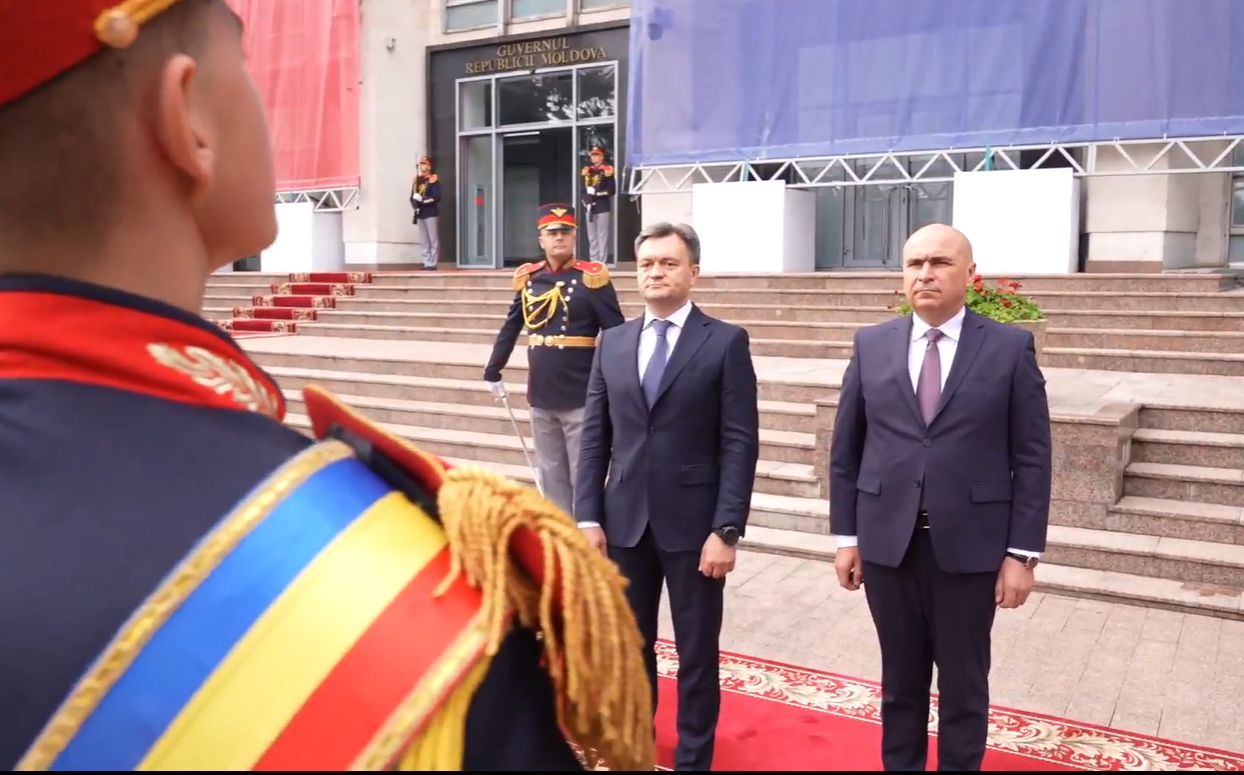 Ilie Bolojan a fost primit în Republica Moldova de omologul său, Dorin Recean. Cei doi oficiali vor ieși la declarații în scurt timp